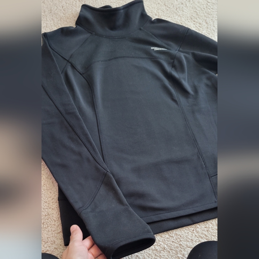 North Face pullover long sleeve black, medium